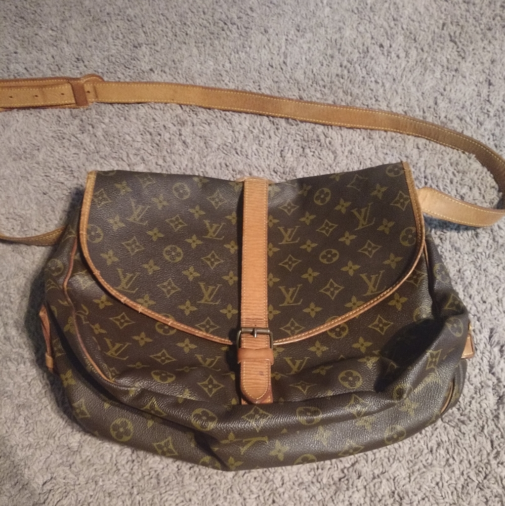 Louis Vuitton Saumur 35